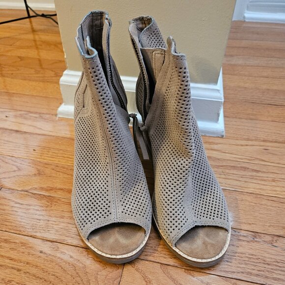 Open Toed Heels - Picture 1 of 7